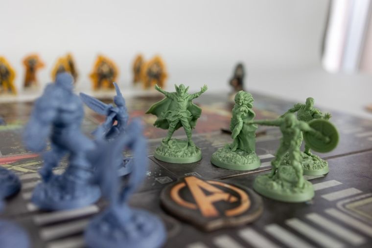 Portal Games, Marvel Zombies: Rewolucja Bohaterów, gra strategiczna