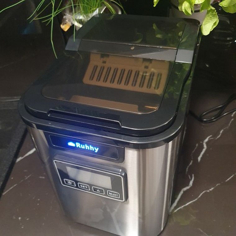 Ruhhy, kostkarka do lodu