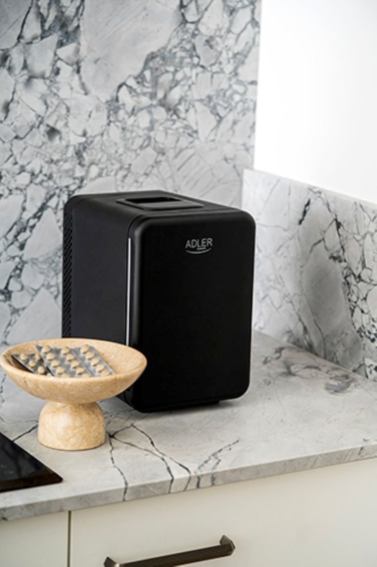 Adler, mini lodówka, AD 8084