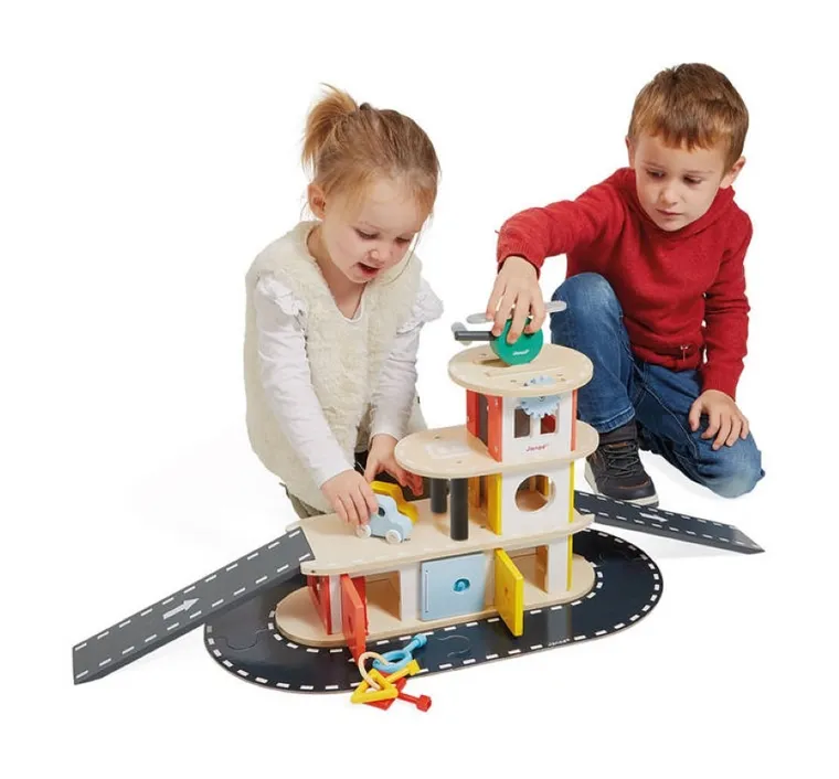 Janod, drewniany garaż piętrowy, zestaw z akcesoriami