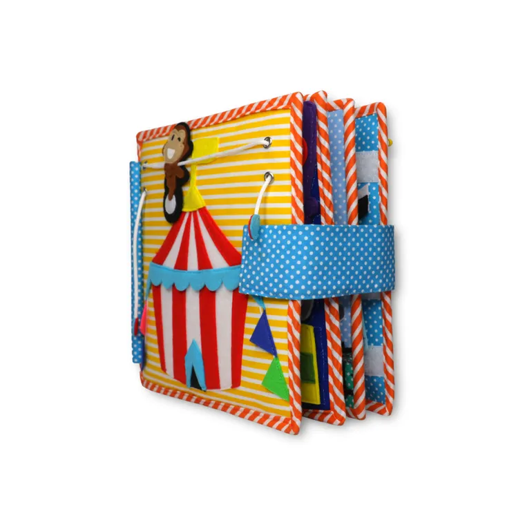 Jolly Designs. Karnawał. Książeczka sensoryczno-manipulacyjna