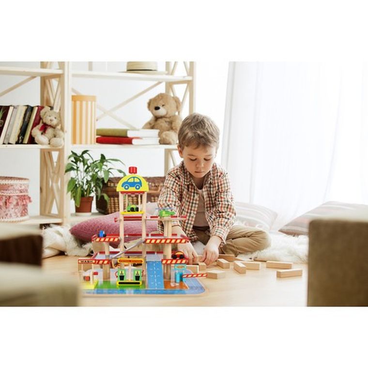 Kruzzel, drewniany parking