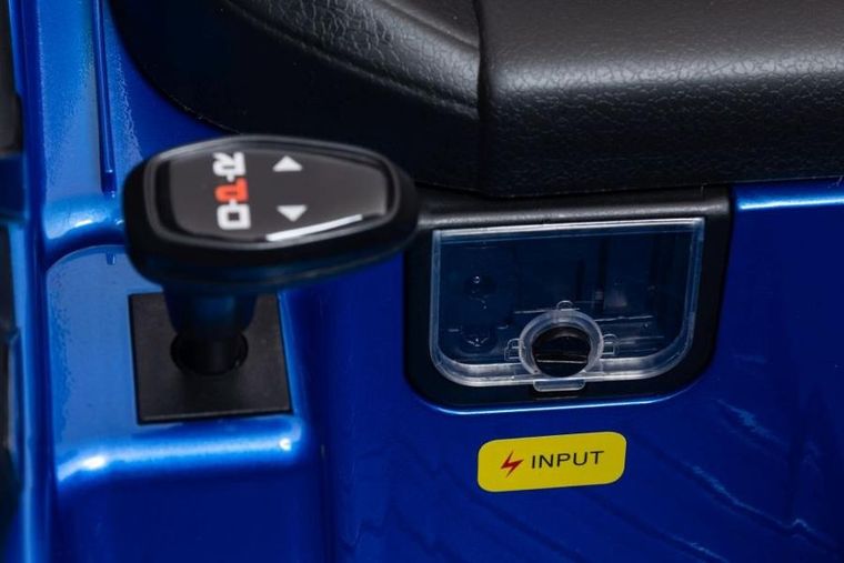 Lean Cars, Mercedes CLA 45S AMG, pojazd na akumulator 4-4, niebieski lakierowany