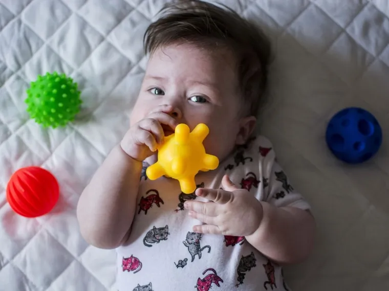 Mom's Care, Sensorky, piłeczki do masażu, piłeczki sensoryczne, 5 szt.