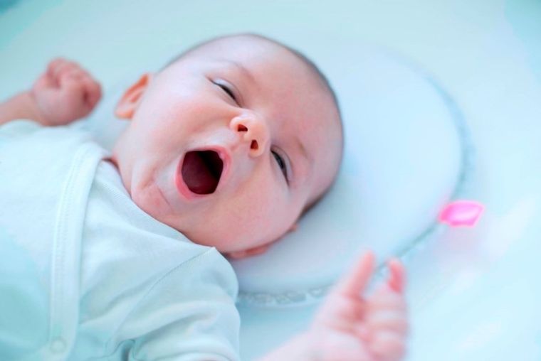 Motherhood, Classics Różowy, ergonomiczna poduszka stabilizująca dla niemowląt