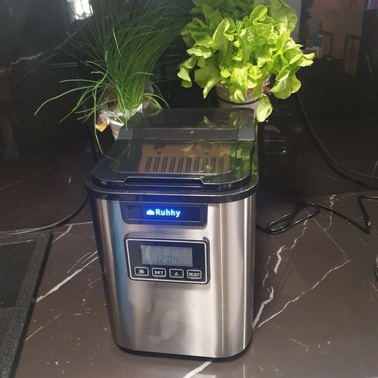 Ruhhy, kostkarka do lodu