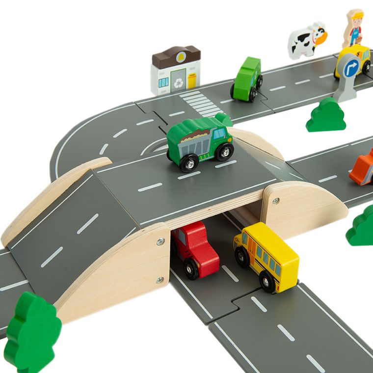 Smiki, Miasto, drewniany tor samochodowy