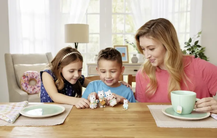 Sylvanian Families, Rodzina kotków, zestaw figurek, 5738