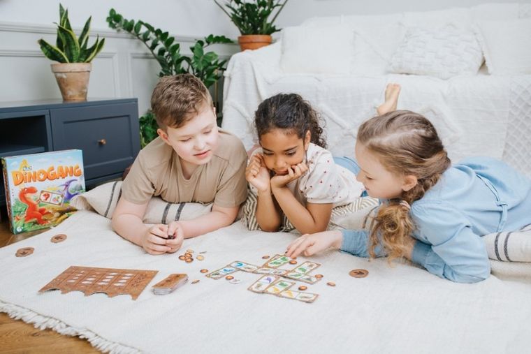 Trefl, Dinogang, gra familijna