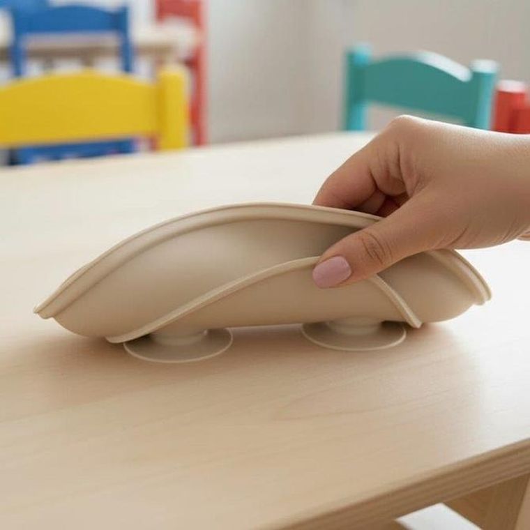 Bocioland, silikonowy talerzyk z przyssawkami i przegródkami, beżowy