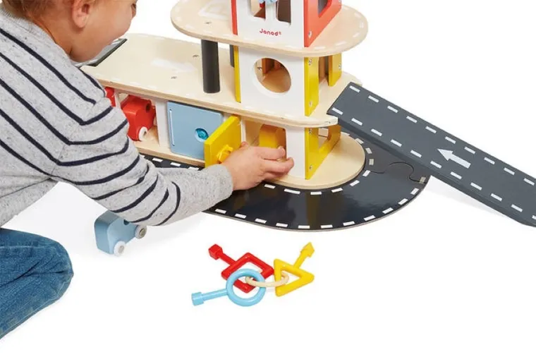 Janod, drewniany garaż piętrowy, zestaw z akcesoriami