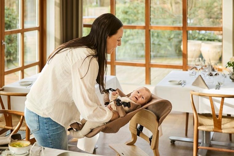 Leander, Newborn Seat, noworodkowe siedzisko do krzesełka do karmienia Louie i Classic, mocca