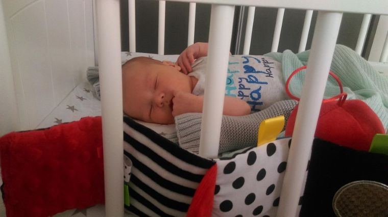 Mom's Care, mała książeczka, kontrastowa zabawka sensoryczna, czerwona