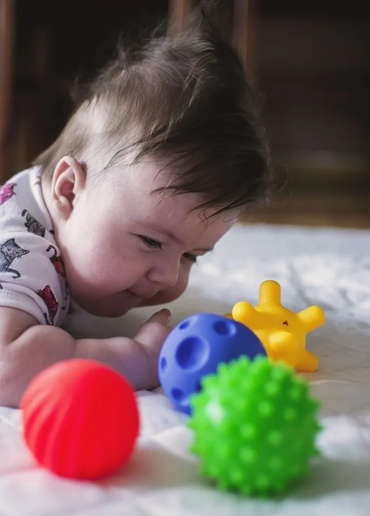 Mom's Care, Sensorky, piłeczki do masażu, piłeczki sensoryczne, 5 szt.