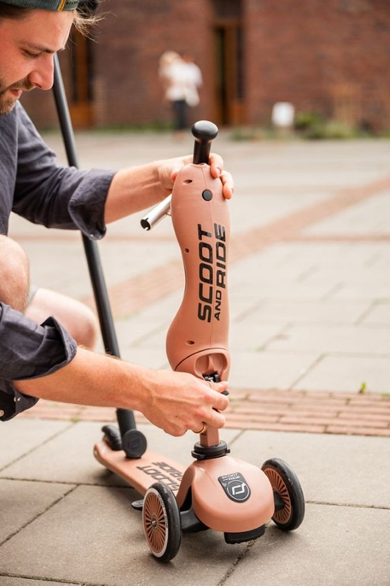 Scoot & Ride, Highwaykick 1, Push and Go, jeździk i hulajnoga z rączką do prowadzenia 2w1, Mocha