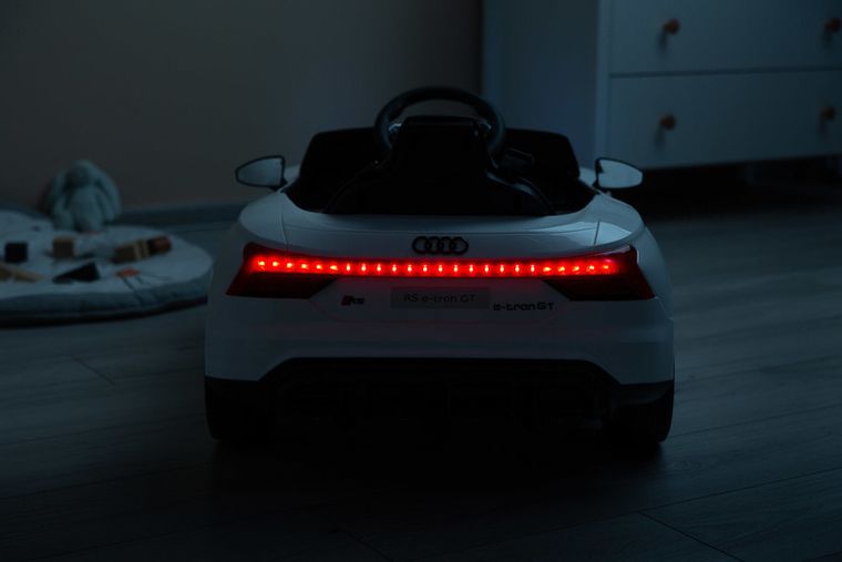 Toyz, Audi RS E-Tron GT, pojazd na akumulator, biały