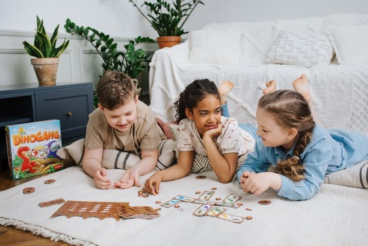 Trefl, Dinogang, gra familijna