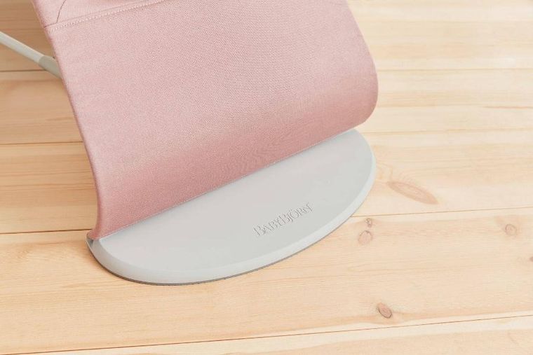 BabyBjörn, Bliss Woven, Petal Quilt, leżaczek, zgaszony róż + zabawka do leżaczka, Googly Eyes Pastels