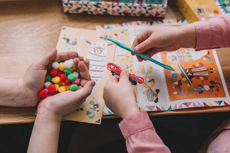 Janod, lamy, pompony