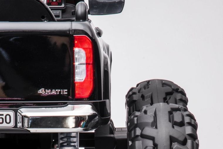 Lean Toys, Mercedes-Benz 4-4, pojazd na akumulator, czarny lakierowany