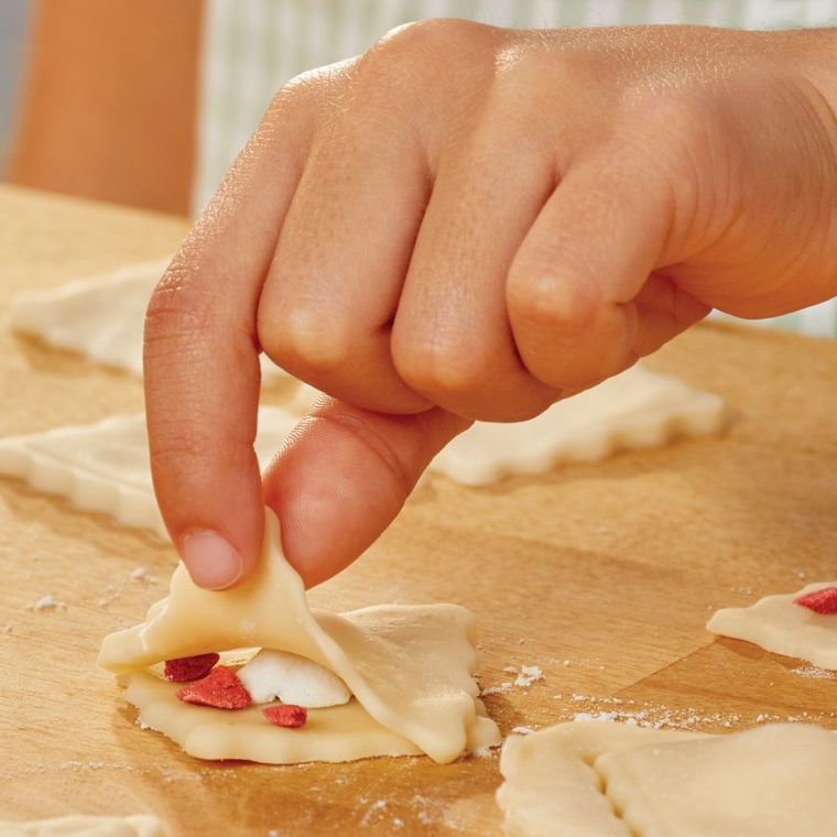 Little Tikes, Creative Chefs, Italian Dinner Kit, Włoska Kolacja, zestaw kuchenny z maszynką do makaronu