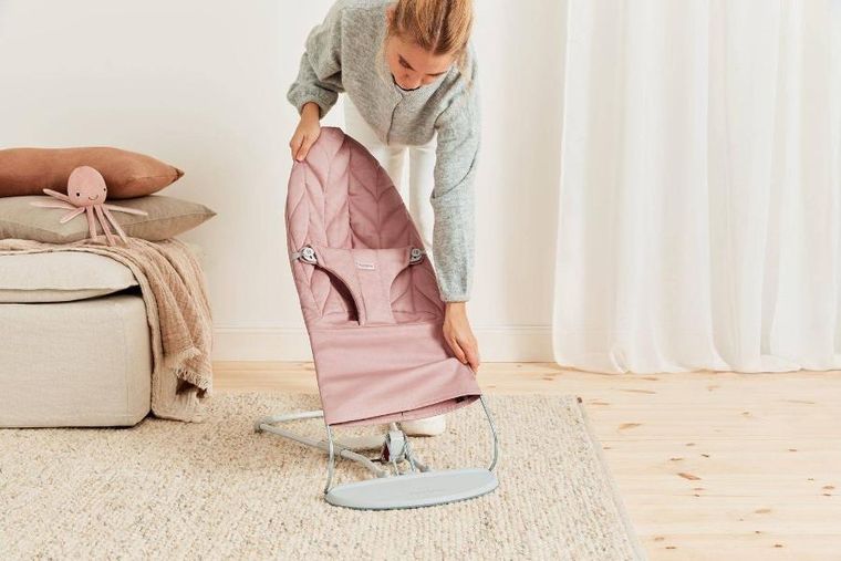 BabyBjörn, Bliss Woven, Petal Quilt, leżaczek, zgaszony róż + zabawka do leżaczka, Googly Eyes Pastels