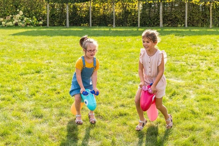 Quut, dmuchany makaron do pływania, żyrafa