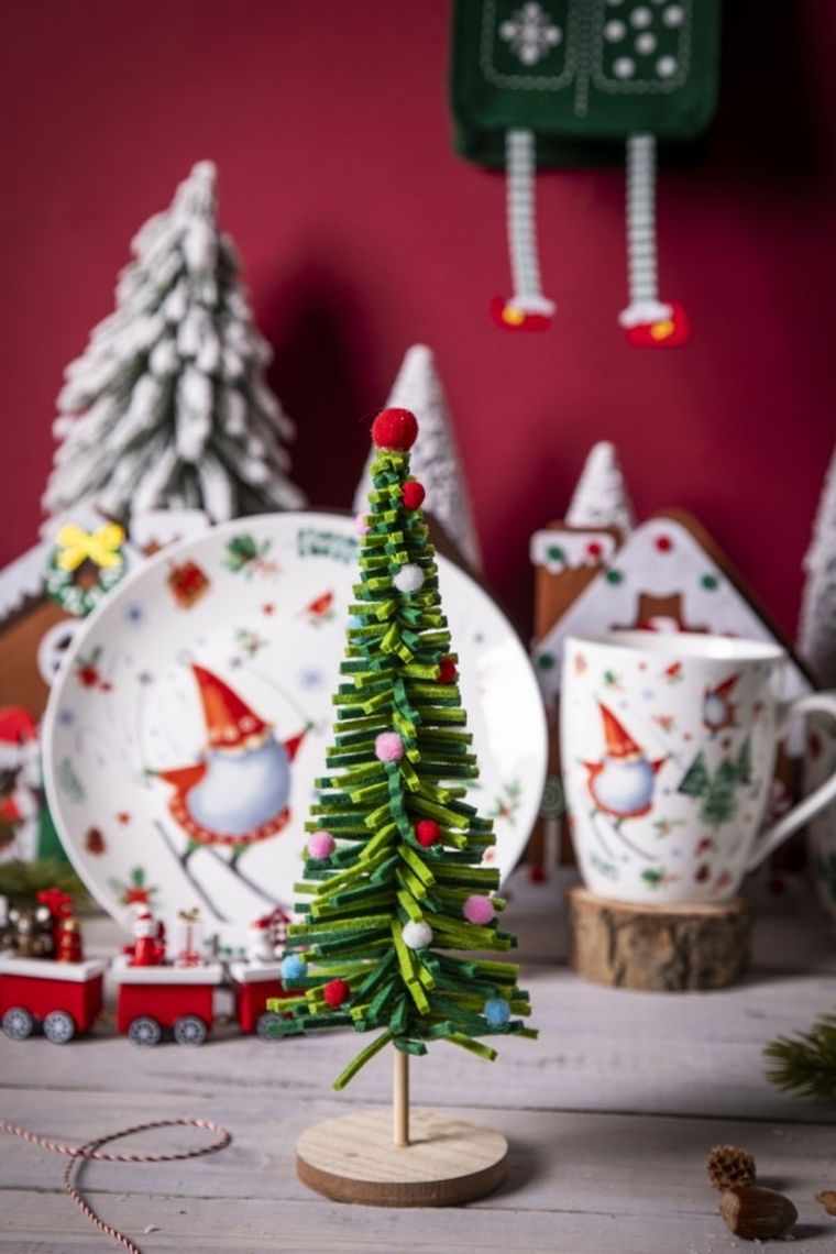 Altom Design, figurka choinka filcowa na drewnianym spodzie 3D, 9-9-25 cm