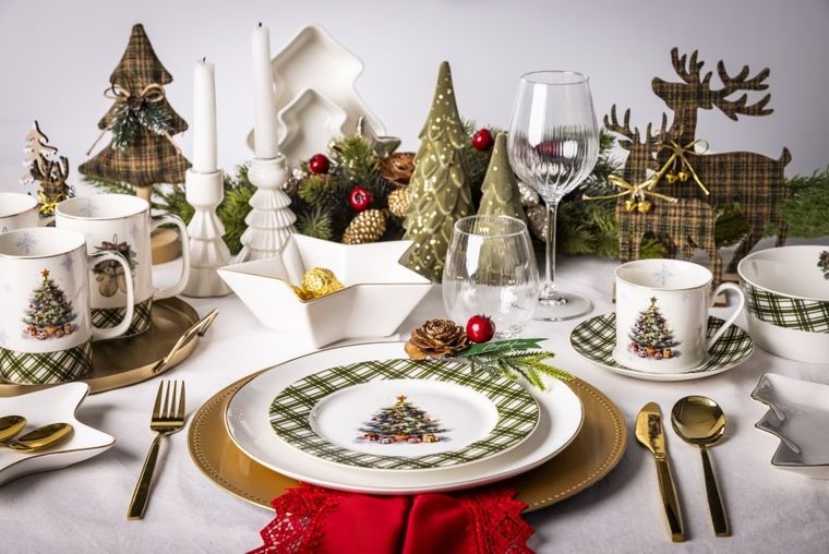 Altom Design, figurka drewniana choinka, 13-7-23.5 cm, kratka