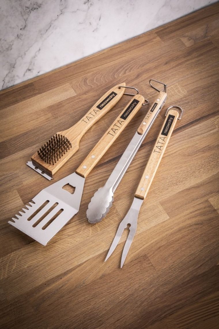 Altom Design, zestaw do grilla, 4 elementy, uchwyt drewniany, tata niezawodny