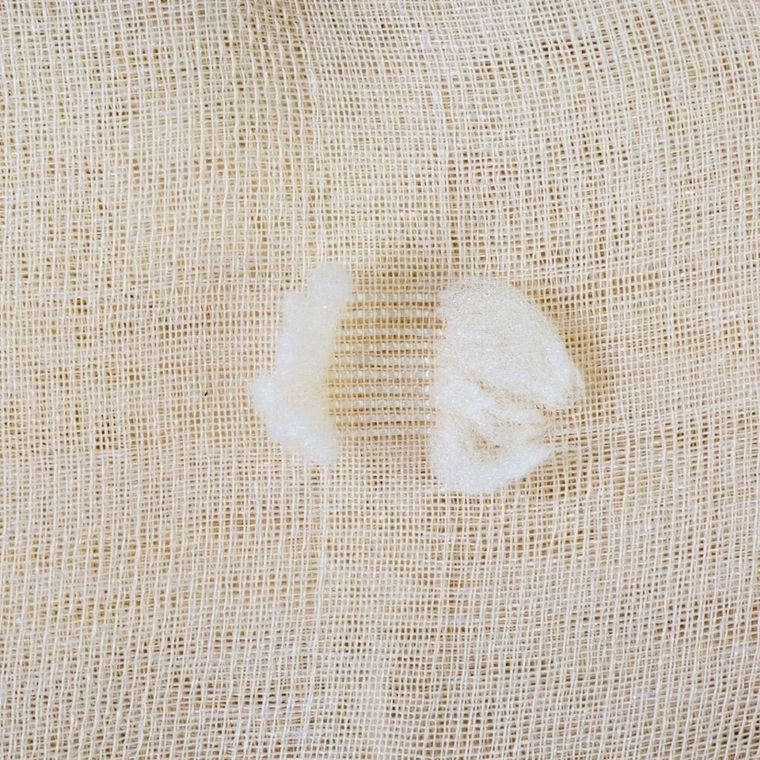 Atmosphera, firana gotowa na przelotkach, 140-240 cm, beżowa z kropeczkami