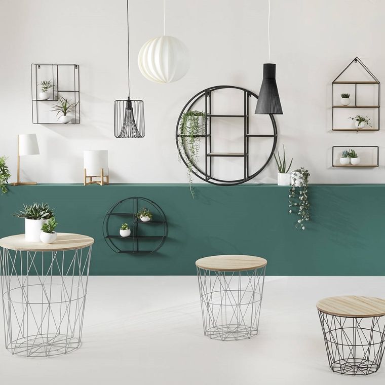 Atmosphera, stolik z drewnianym blatem