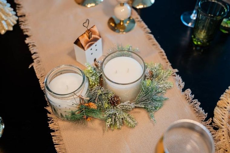 Atmosphera, świąteczna świeca ze stroikiem, 315 g