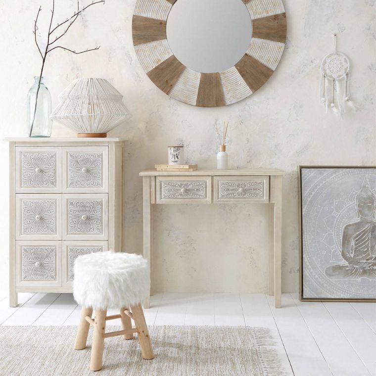 Atmosphera, taboret do siedzenia z niewielkim obiciem a la futro, w białym kolorze