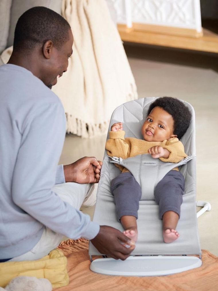 BabyBjörn, Bliss Woven, Petal Quilt, leżaczek, jasnoszary + Googly Eyes Pastels, zabawka niemowlęca