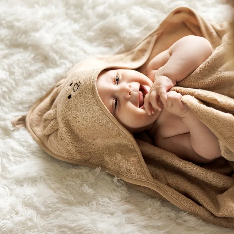 BabyOno, okrycie kąpielowe bambusowe z kapturkiem, ciemny beż, 100-100 cm