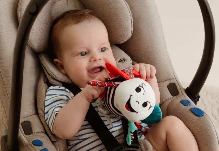 Balibazoo, Pszczoła Majka, zawieszka szeleszcząca, kontrastowa