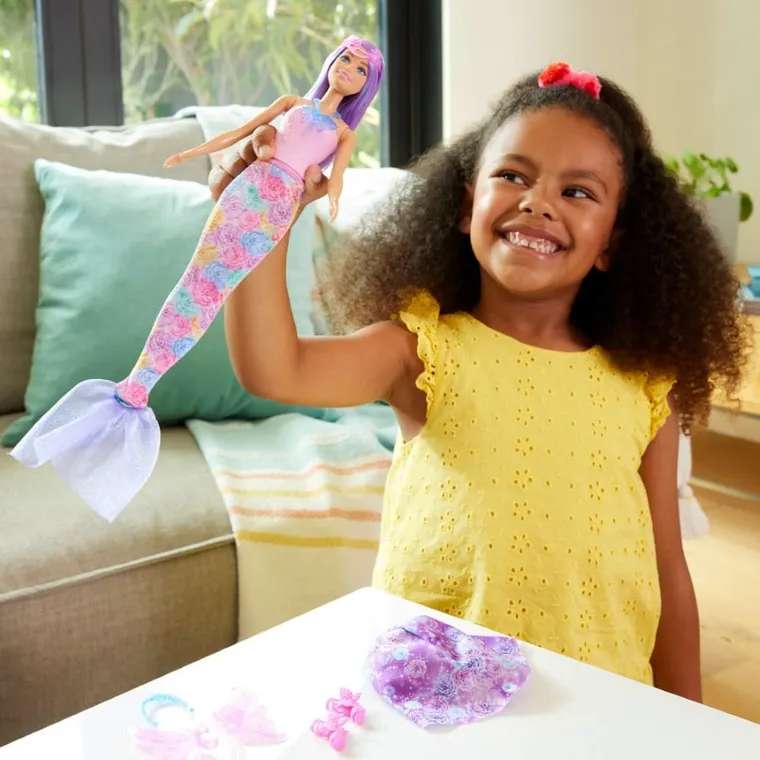 Barbie, Baśniowe przebieranki, zestaw z lalką i akcesoriami