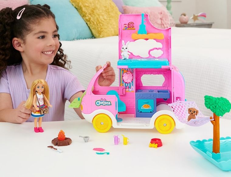 Barbie, Kamper Chelsea, zestaw z lalką i akcesoriami
