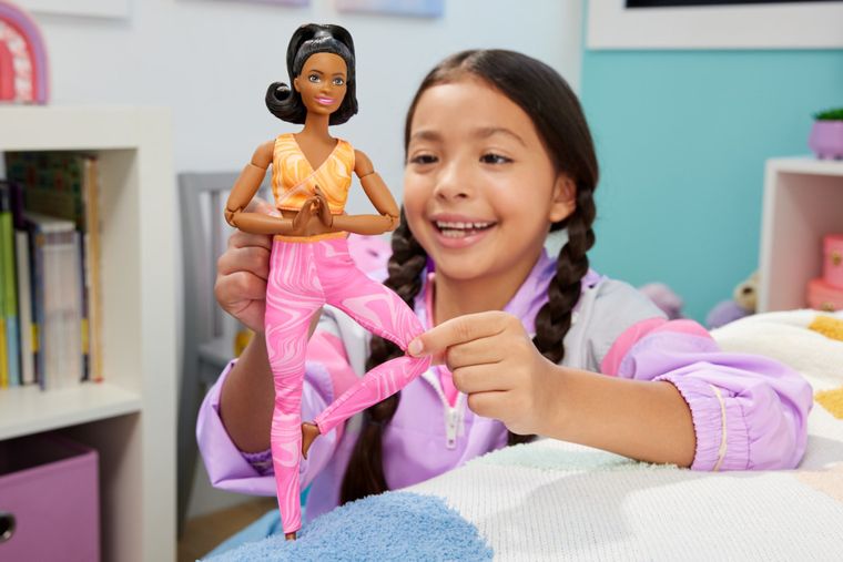 Barbie, Made to Move, lalka brunetka