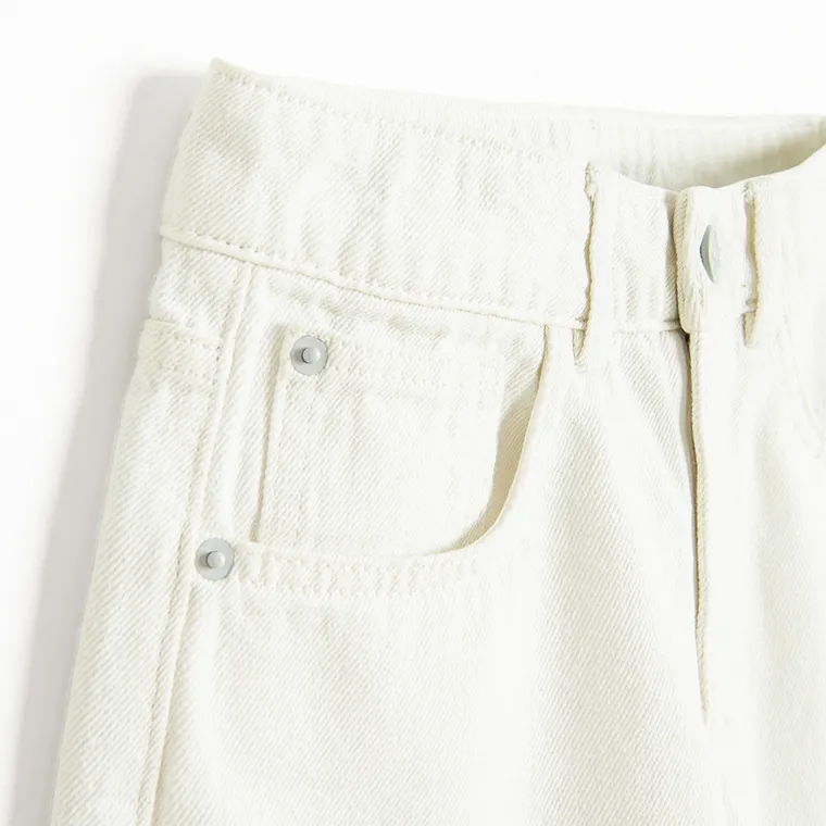 Białe jeansowe szorty wide z regulacją Cool Club