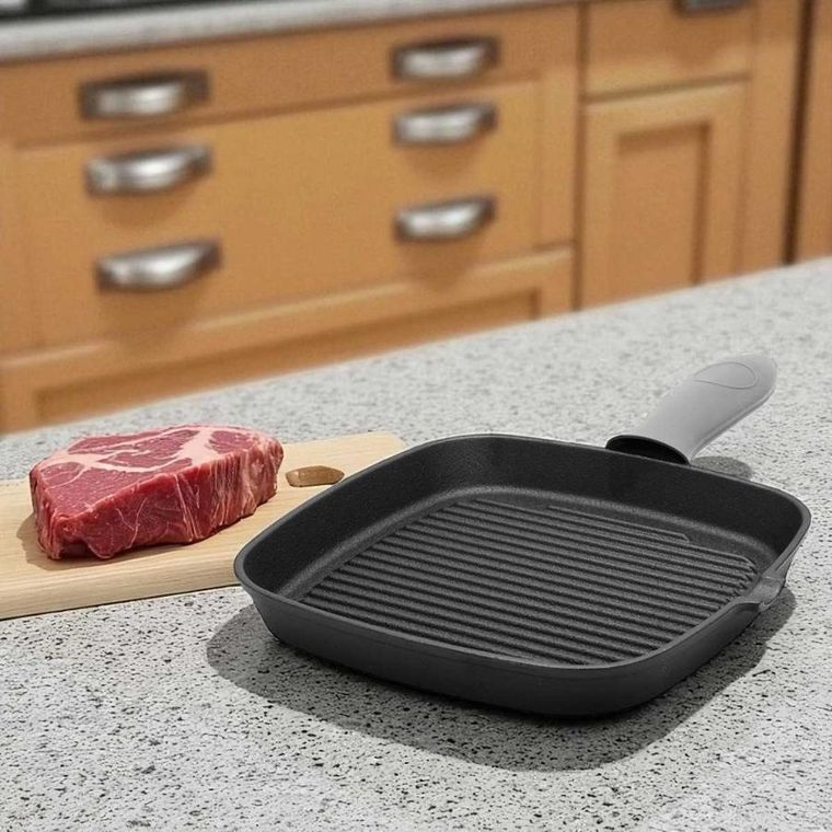 Brunbeste, patelnia grillowa żeliwna z silikonową nakładką, 24 cm