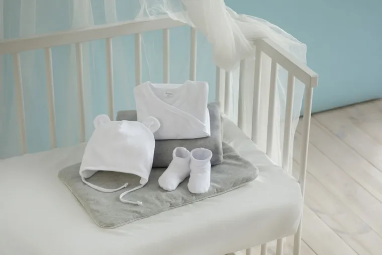 Buciki niechodki chłopięce, białe, Pinokio