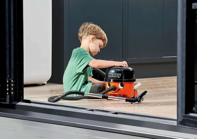 Casdon, Henry, odkurzacz z funkcją ssania, zabawka interaktywna