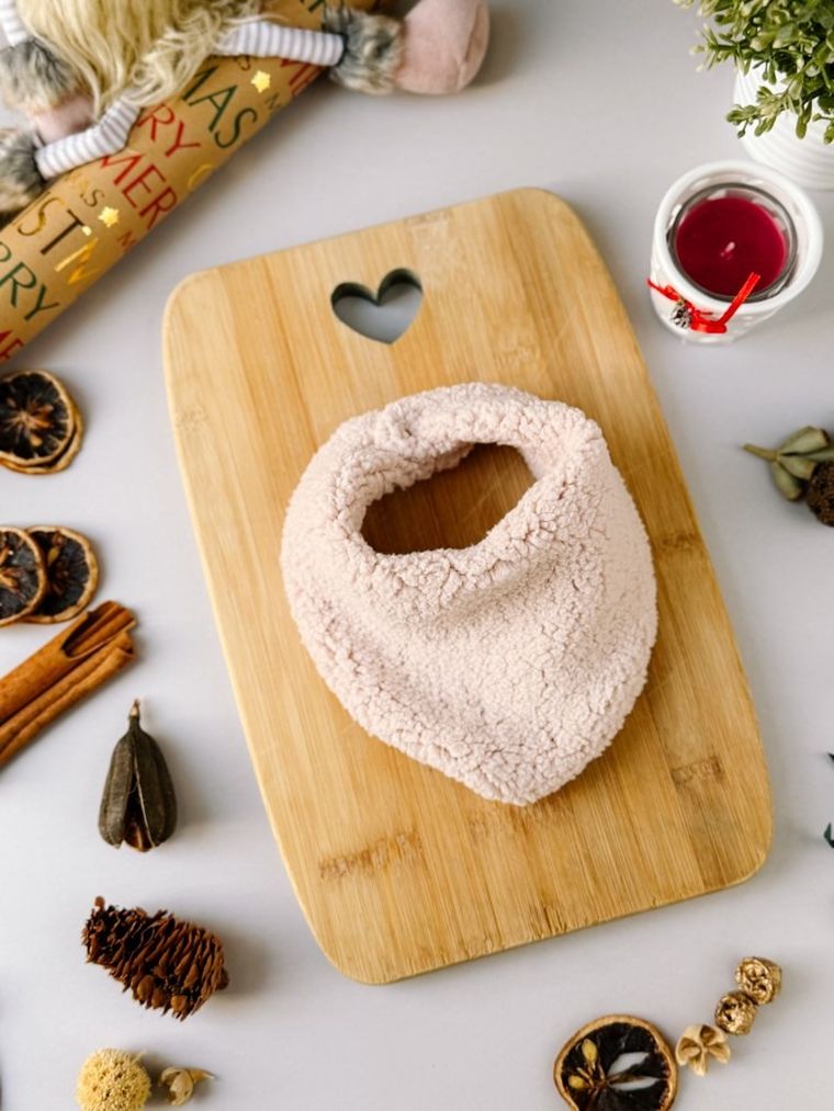 Chustka dziecięca, beżowa, Iltom