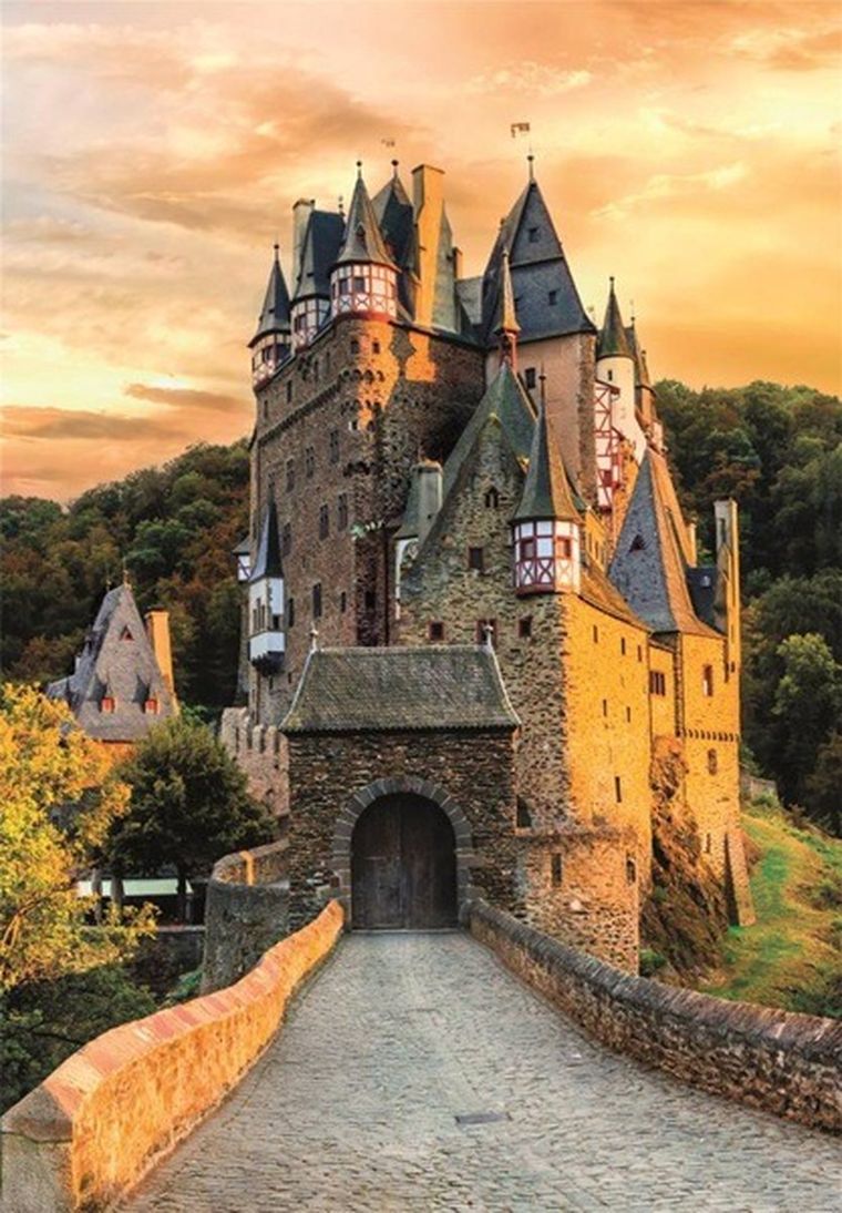 Clementoni, High Quality, Golden Hour At Eltz Castle, puzzle, 1000 elementów