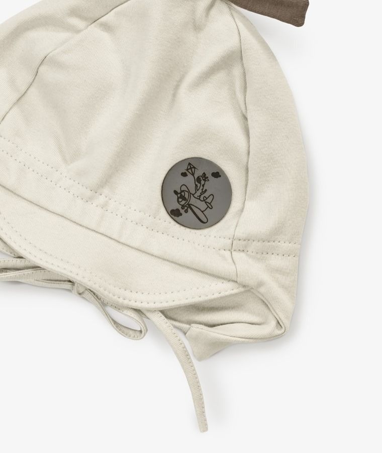 Czapka chłopięca, wiązana, ecru, Iltom