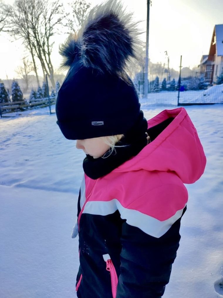 Czapka chłopięca z pomponami, czarna, Iltom