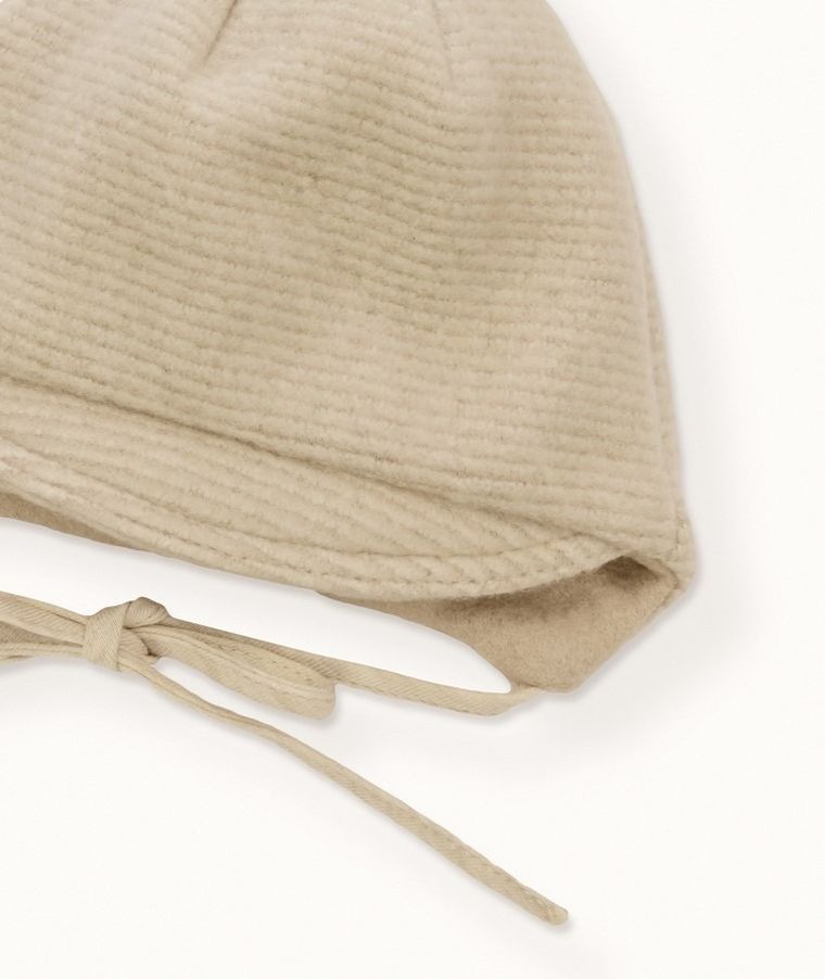 Czapka chłopięca z pomponem, wiązana, beżowa, Iltom