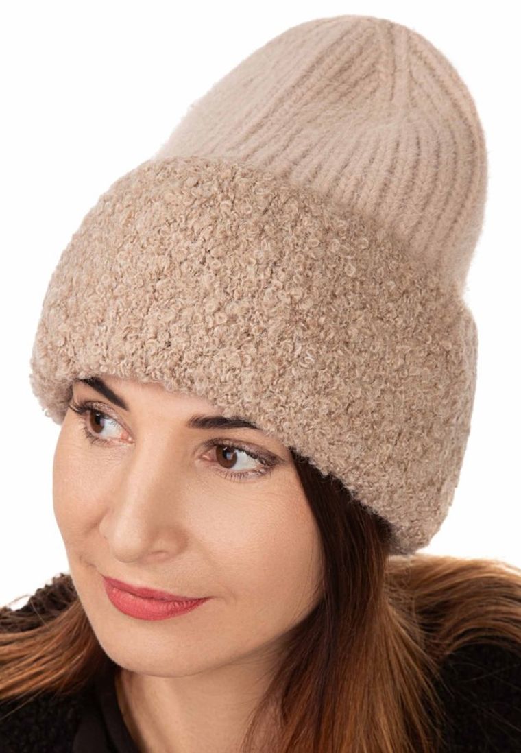 Czapka damska, beżowa, Ambra